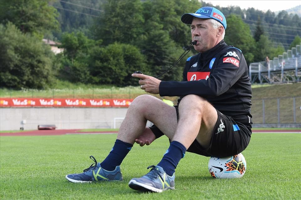 Este ‘retiro’ es una respuesta al bajo performance que dan los clubes italianos a sus equipos, sin embargo esto se considera ya de la ‘vieja escuela’ pues hace ver a los jugadores profesionales como niños mal portados.