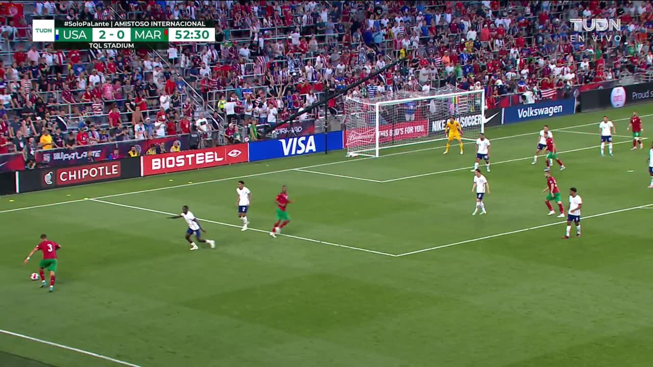 ¡TIRO ATAJADO! disparo por Tarik Tissoudali.