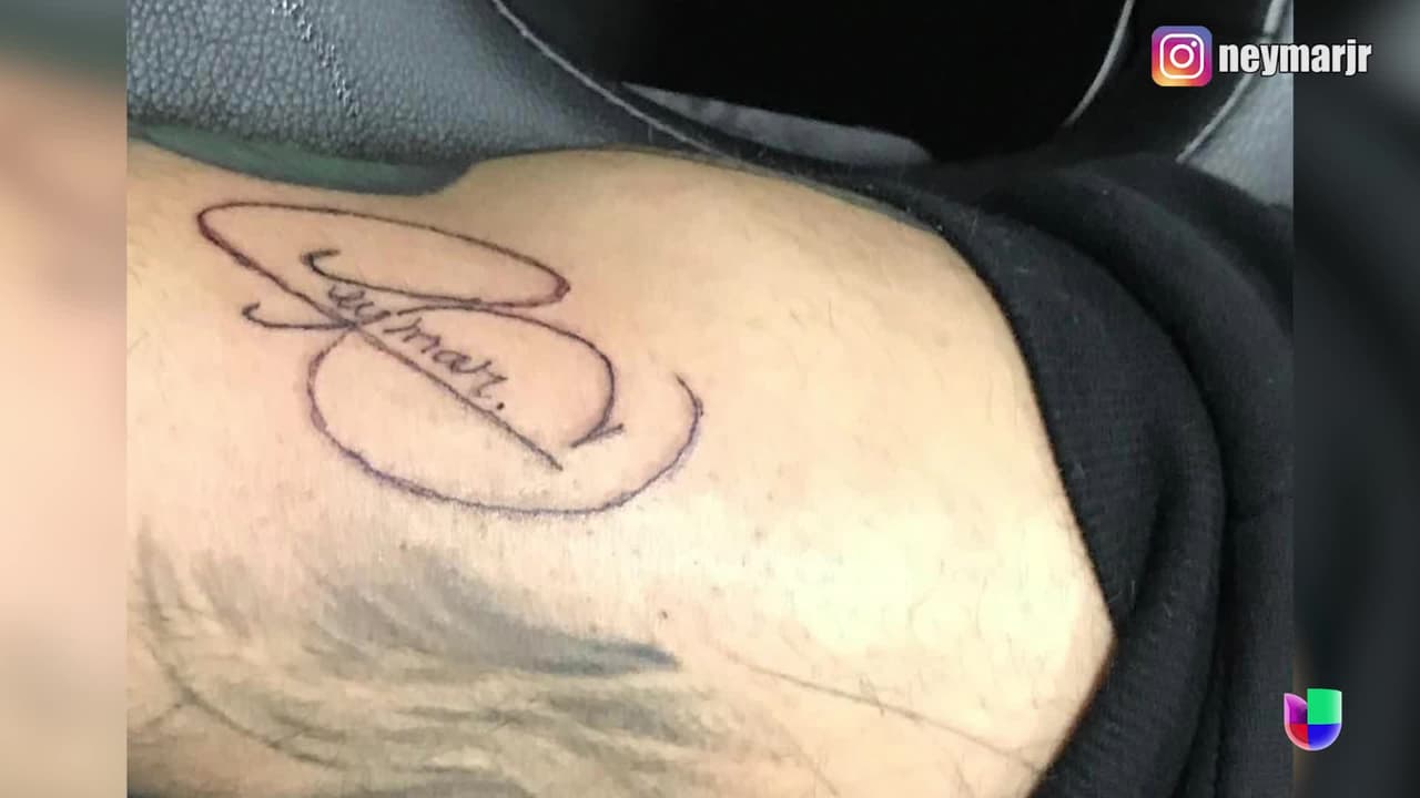 Neymar ahora es tatuador: El delantero le puso su firma al brazo de un famoso artista
