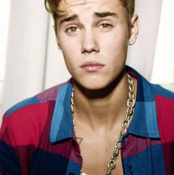 El simple hecho de escuchar a estos dos galanes juveniles a dúo es una gran razón para no dejar pasar la oportunidad de ir corriendo a buscar su canción.