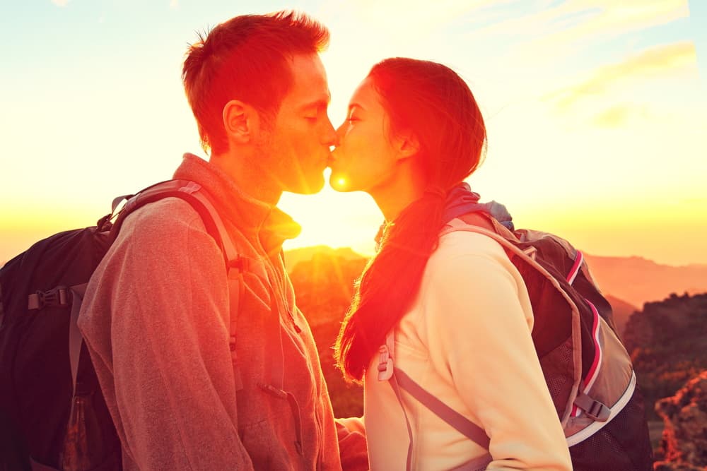 Se combina aquí la acción de la Luna, regente de Cáncer, con la del Sol, regente de Leo y el resultado es muy bueno. La pareja canceriana admira las cualidades de su Leo y este a su vez las de quien comparte su vida porque se sabe querido y fascinado con su personalidad. Hay comprensión mutua, o al menos, el deseo de hacerlo y con esa intención basta.