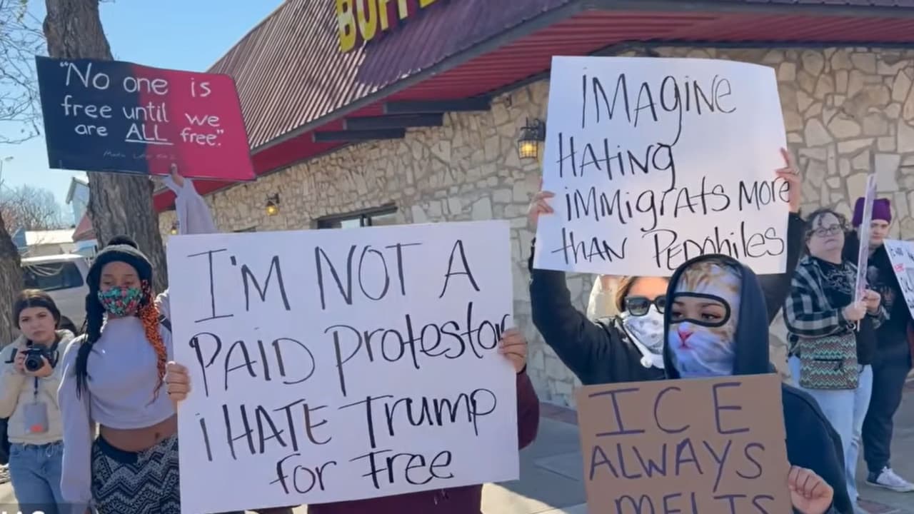 Protestan en Kyle contra operativos migratorios de ICE 