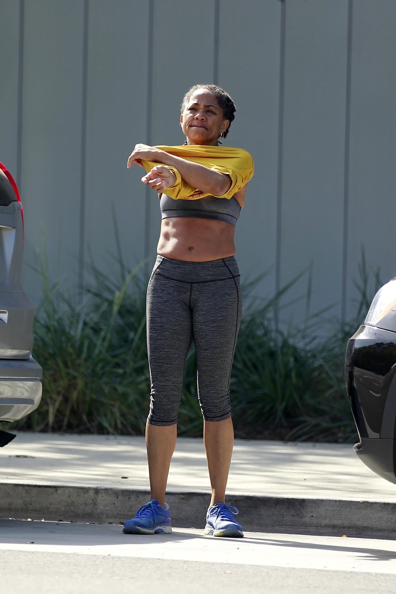 Doria Ratlan, madre de la novia, ha sido vista ejercitándose cerca de su hogar, en Los Ángeles, California.