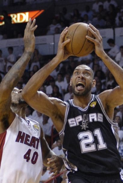 Tim Duncan consiguió solo nueve puntos y once rebotes.