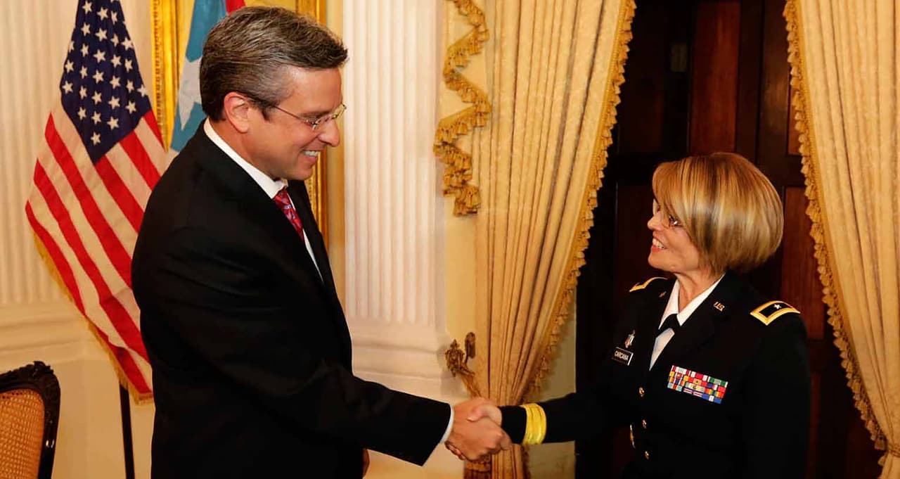 Es mujer, madre de cuatro hijos, esposa y fiel servidora de las fuerzas armadas. Es la primera mujer hispana, nacida y criada en Puerto Rico, en llegar a ocupar el prestigioso puesto. Su misión es continuar rompiendo la brecha y aumentar la presencia de mujeres en la milicia y posciones de poder.