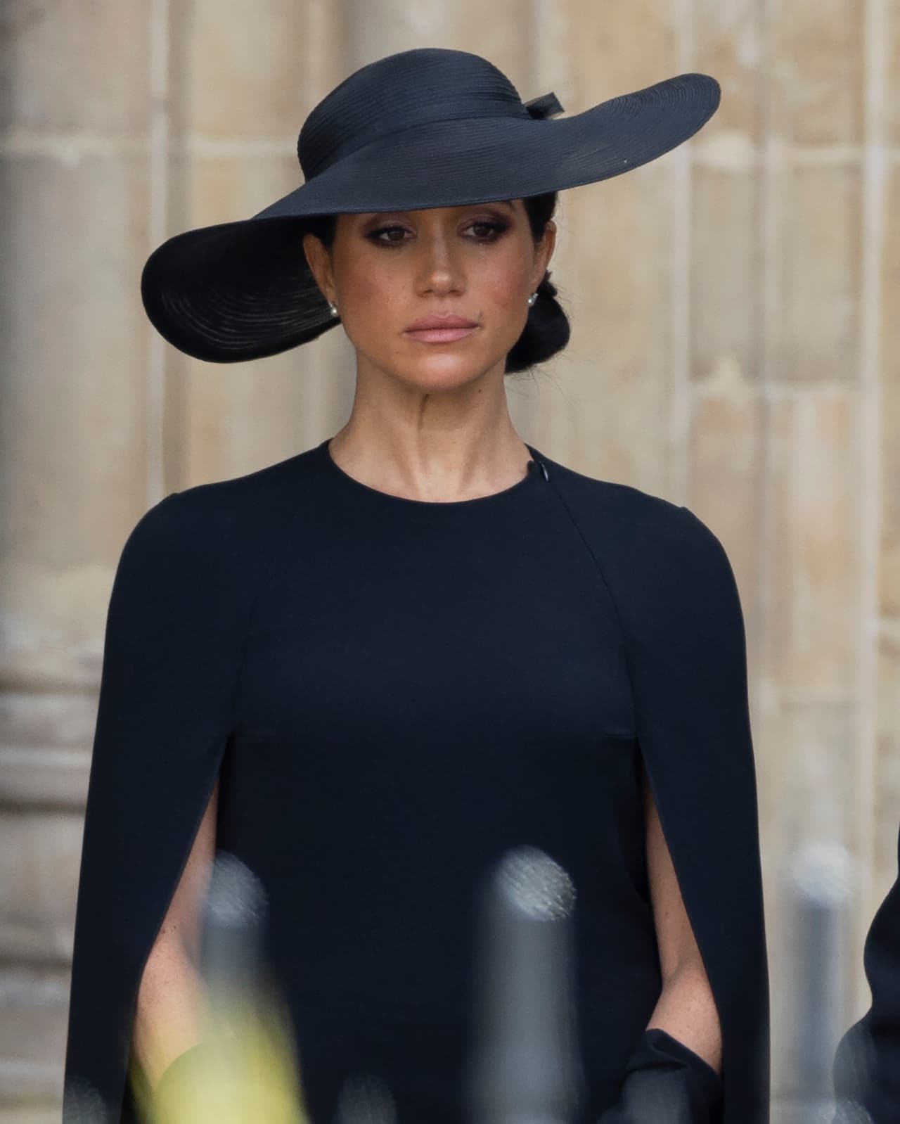 Durante los homenajes realizados a la reina en los últimos 11 días, Meghan Markle se había mantenido ecuánime, sin embargo, este lunes 19 de septiembre en el funeral de Estado, se le vio cabizbaja y en un momento le fue inevitable llorar.
<br>