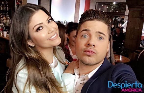 Ana y William saben que llegó la hora de tomarse una 'selfie'.