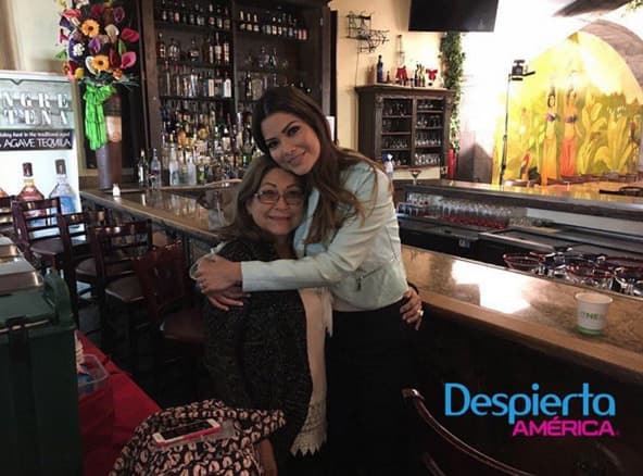 Anita aprovechó para traerse a su mami a Los Ángeles, CA y llenarla de abrazos.