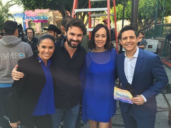 Los chicos con el elenco de 'Yago'.