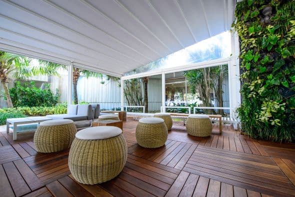 <b>Gestores de alojamiento</b>
<br>
<br>Salario promedio anual en Houston: 
<b>$83,310</b>
<br>Salario promedio anual nacional: 
<b>$65,270</b>
<br>
<br>
<b>Descripción del puesto:</b> Planificar, dirigir o coordinar actividades de una organización o departamento que proporciona alojamiento.