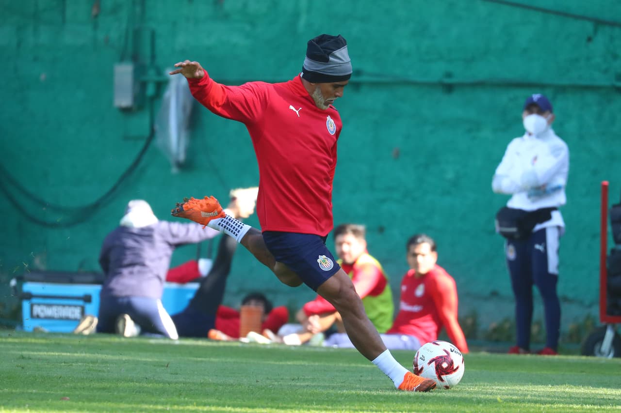 Las Chivas del Guadalajara se preparan con fuertes entrenamientos en Verde Valle para su primera fecha del torneo Guard1anes 2021, que será este viernes a las 19:30 ante el equipo de Puebla en el Estadio Cuauhtémoc.