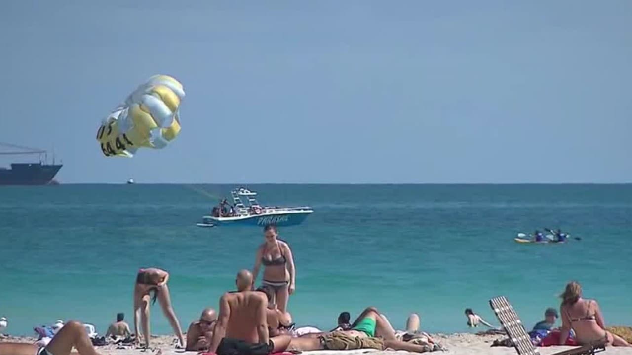 Al menos 28 jóvenes de Texas que viajaron de ‘spring break’ a México dan positivo a coronavirus