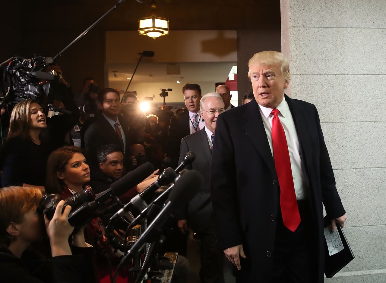 Trump comparece ante la prensa