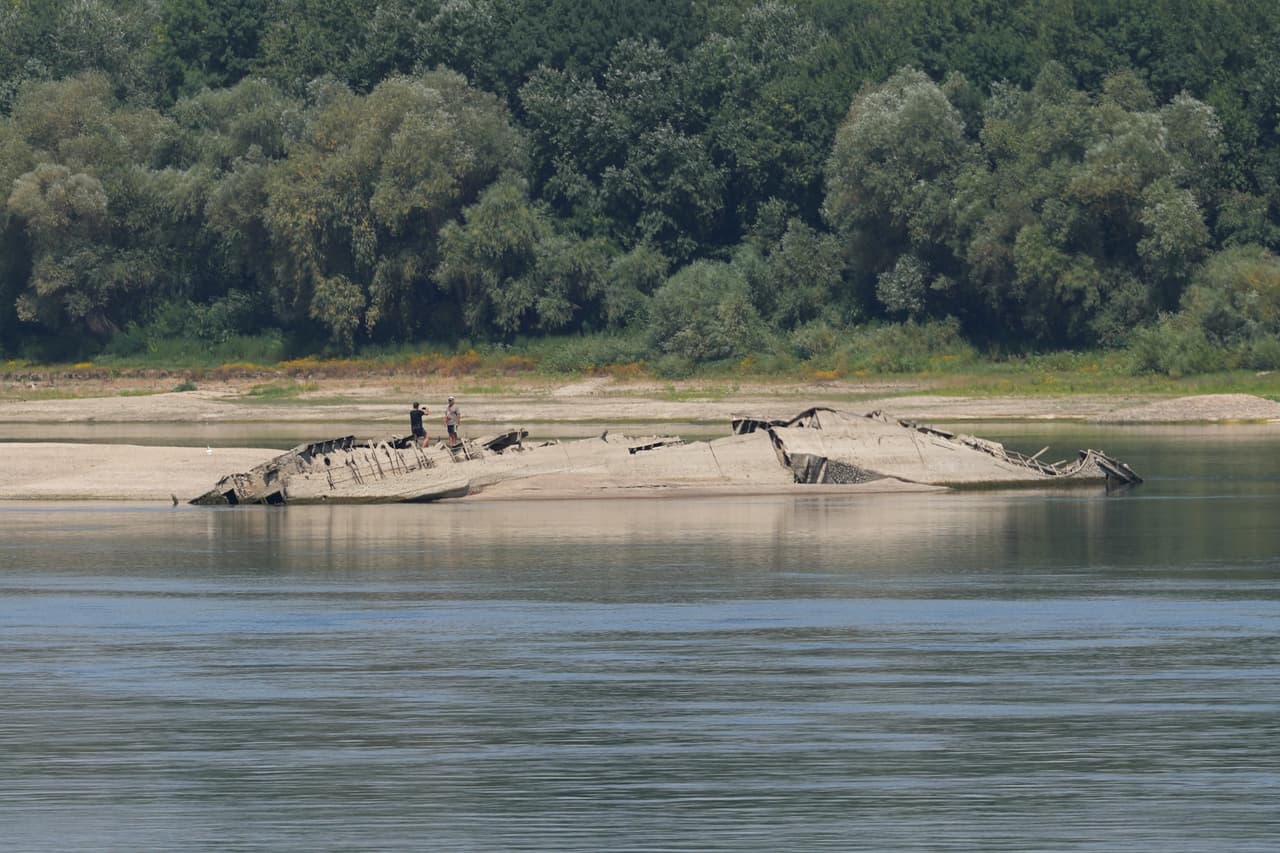 Los historiadores afirman que hasta 200 buques de guerra alemanes fueron echados a pique en septiembre de 1944 cerca de Prahovo, en la garganta del Danubio, al quedar bajo el fuego soviético. La idea detrás del hundimiento deliberado era frenar el avance soviético en los Balcanes. Sin embargo, la Alemania nazi se rindió meses después, en mayo de 1945.