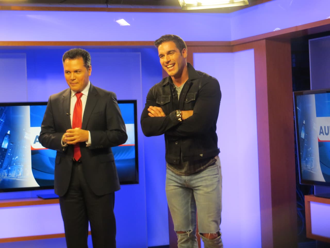 El galán del momento se portó muy accesible y se dijo estar listo para saludar a sus fans.