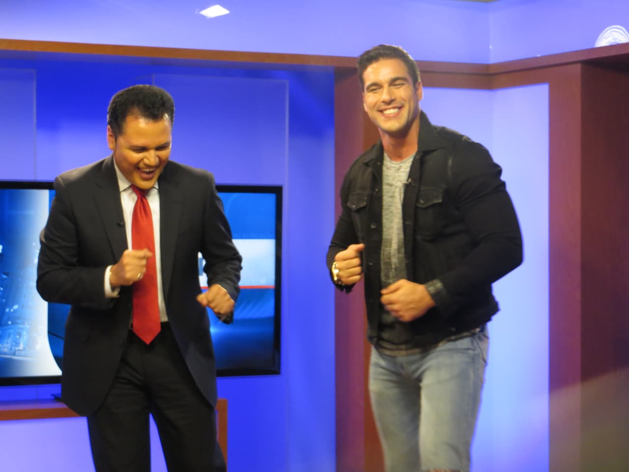 Lo cual hace muy bien.