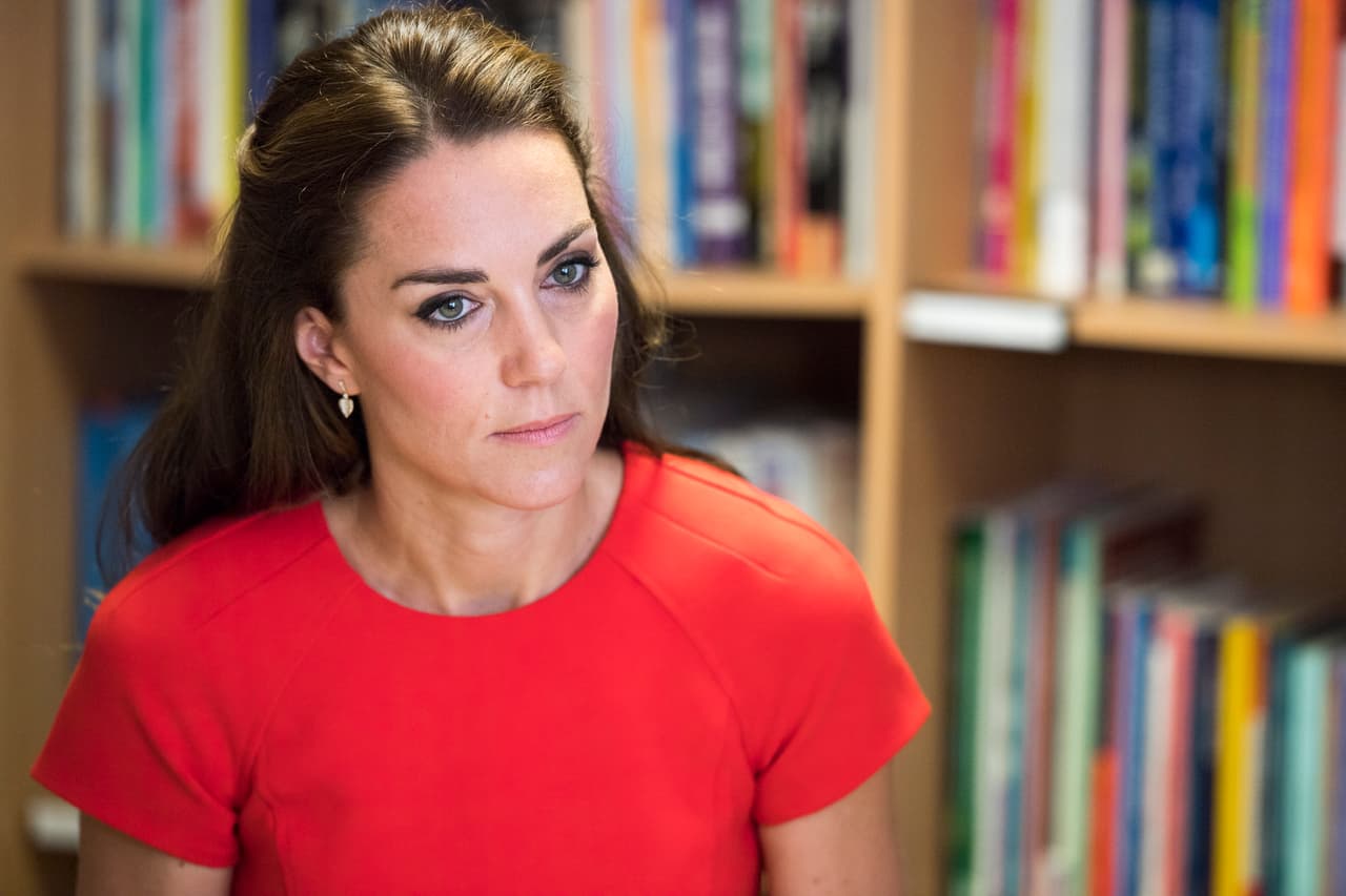 Los Duques escucharon atentamente la labor de los voluntarios de la fundación.