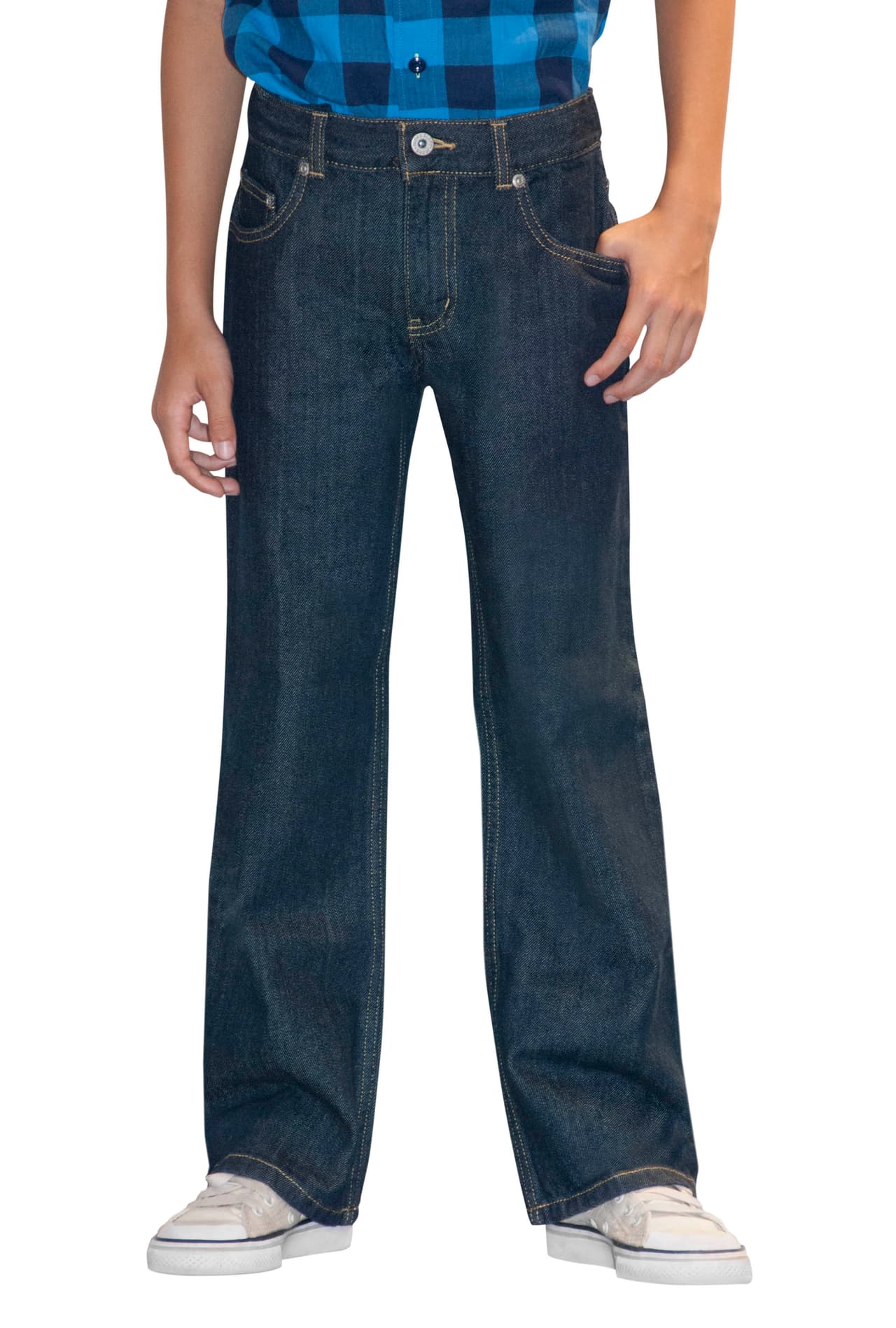 Los más pequeños suelen preferir los 'jeans' rectos de pierna ancha que permiten jugar y correr en el recreo.