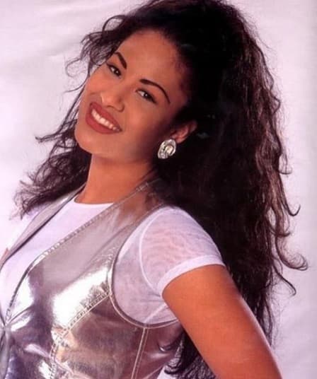 Tras su fallecimiento la intérprete hizo historia al ser la primera artista en tener cinco discos en español de forma simultánea en la lista de los 200 más vendidos de Billboard.