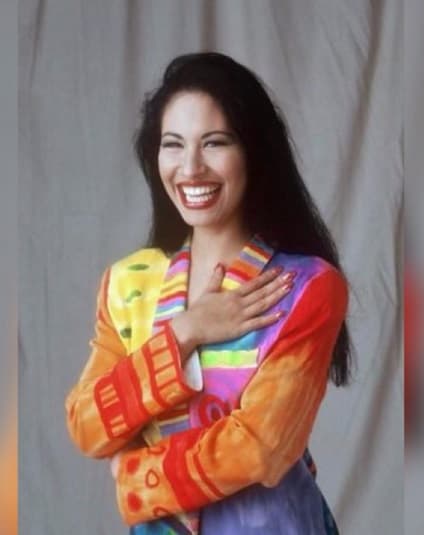 Selena se convertiría en la primer mujer cantante de música texana en ganar un Grammy.