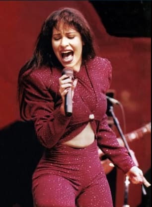 A principios de 1995, Selena se presentó en el Astrodome de Texas, uno de sus más grandes sueños. Tristemente para ella y para todos sus fans, sería la última vez que la "reina del Tex- Mex" pisara un escenario.