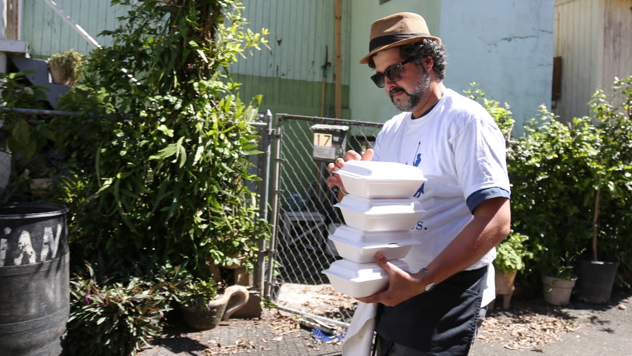 Sin hacer ruido, un chef boricua lleva comida caliente a miles de damnificados por el huracán María en Puerto Rico