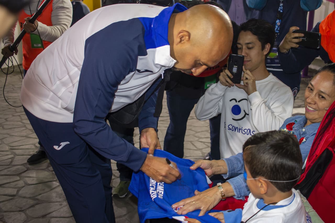 Así fue la última vez del 'Conejo' Pérez en el Azteca. Emotivo homenaje.