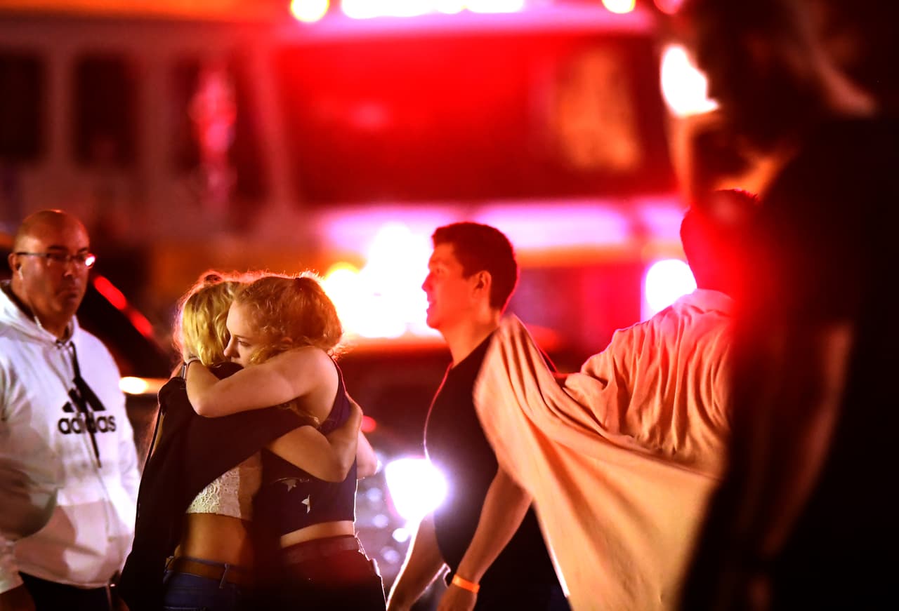 El agresor fue identificado como Ian David Long, de 28 años, y
<b> veterano de la Infantería de Marina.</b>
<br>