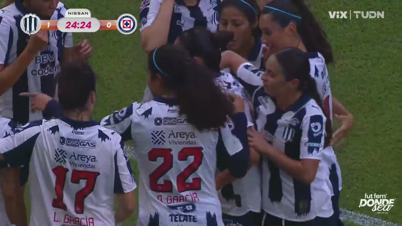 ¡Golazo de Marcela Restrepo que pone a Rayadas al frente en el marcador!