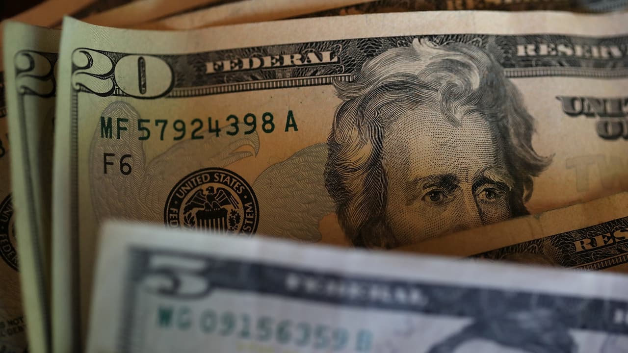 El 
<a href="https://www.irs.gov/es" target="_blank">Servicio de Rentas Internas (IRS)</a> confirmó que desde el próximo 15 de julio las familias que califican comenzarán a recibir el 
<a href="https://www.univision.com/temas/credito-tributario-por-hijo">crédito tributario</a>.