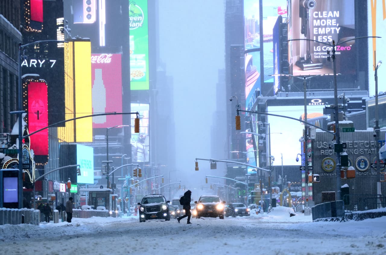 La 7ª Avenida en Times Square durante la tormenta de nieve