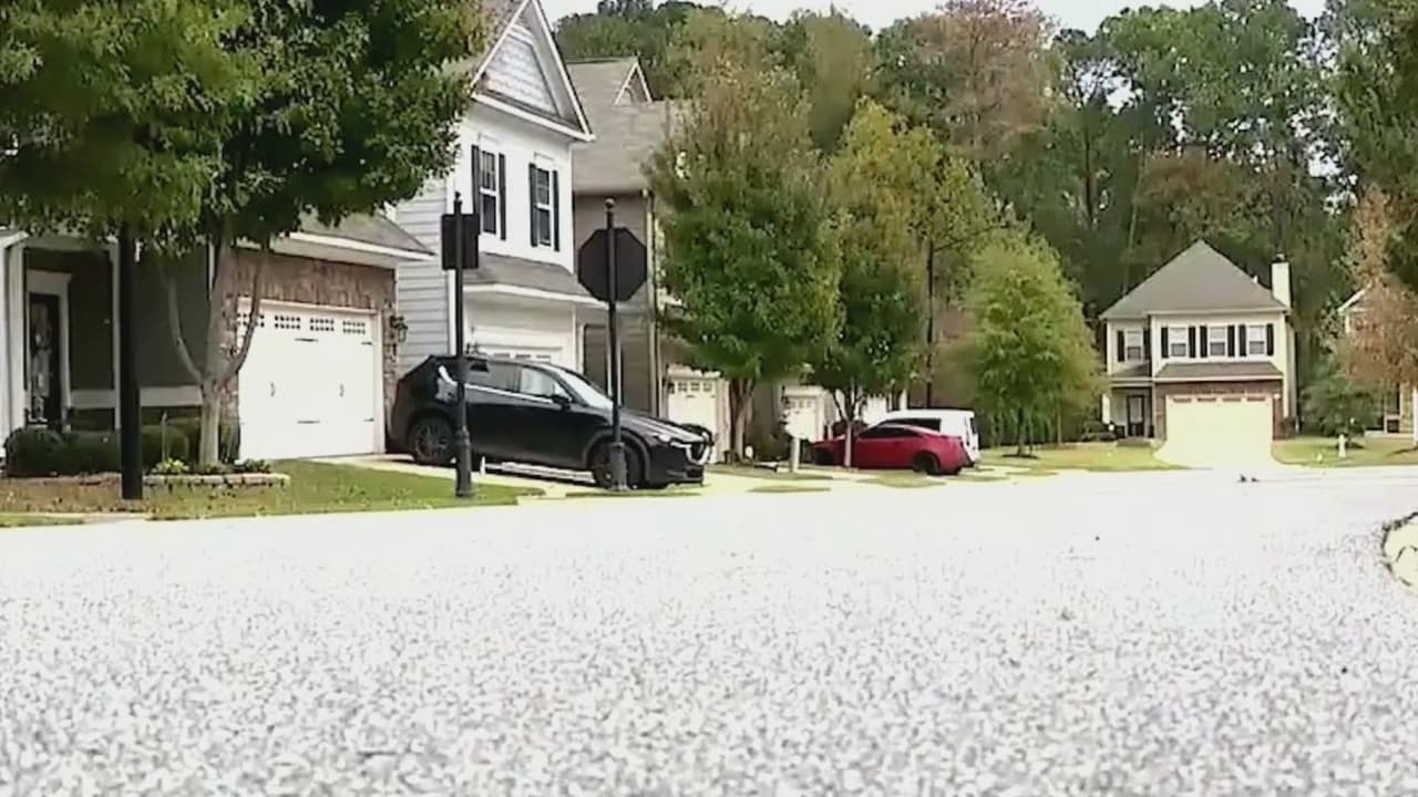 Autoridades se enfrentan a tiros con un hombre: al ingresar a su casa encontraron a una mujer muerta