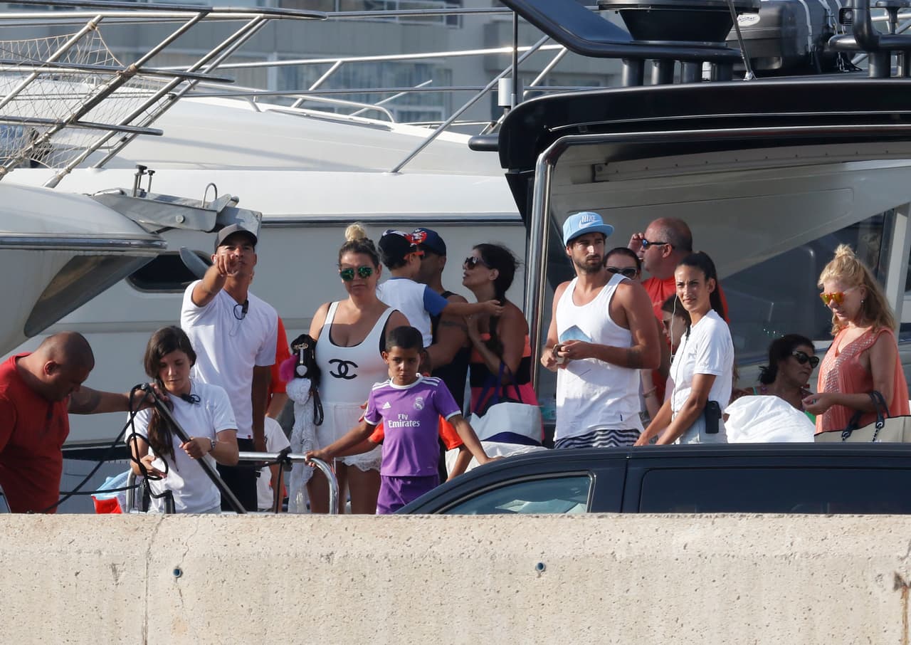 La chica que también es 'influencer' conocida en Madrid, ya convive con la familia de Ronaldo.