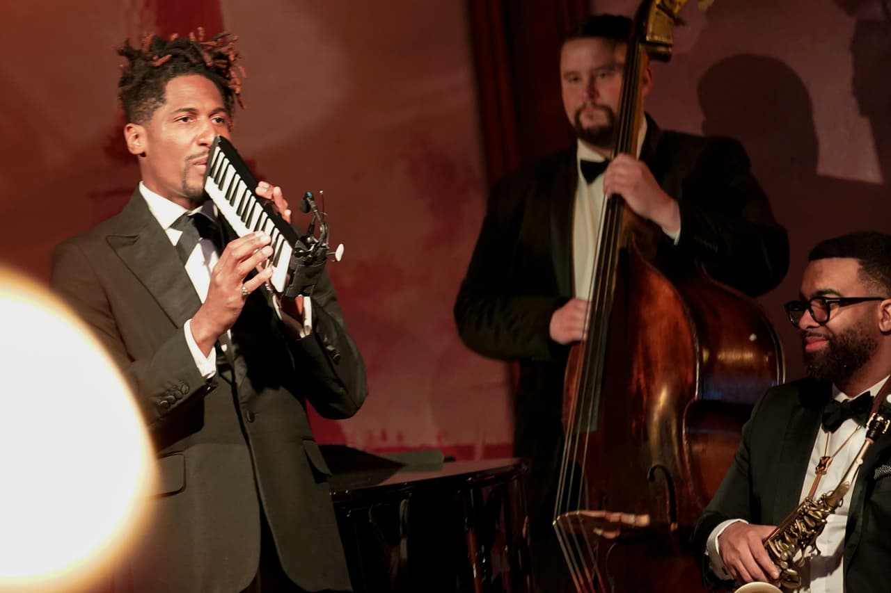 La velada fue amenizada por Jon Batiste, un nativo de Nuevo Orléans y ganador del Grammy.