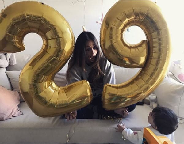 <b><a href="https://www.univision.com/temas/zuria-vega">Zuria Valeria Vega Sisto</a></b> es el nombre completo de esta famosa actriz que acaba de cumplir 29 años. "Bienvenidos sean 29", fue lo que escribió la protagonista de 
<b><a href="http://www.univision.com/novelas/mi-marido-tiene-familia">'Mi marido tiene familia'</a></b> en estas fotografías que compartió en Instagram para celebrar un año más de vida.