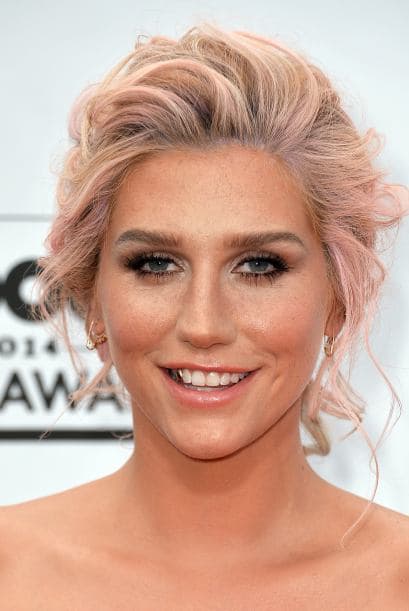 Kesha Mira aquí lo último en chismes.