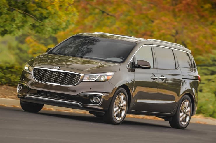 Minivan - Kia Sedona: Es dificil imaginar cómo alguien podría lograr algún tipo de apego emocional con una minivan, pero si alguna lograba hacerlo no nos sorprende que haya sido la competente Sedona de Kia. Las finalustas fueron las sospechosas habituales Toyota Sienna y Honda Odyssey.