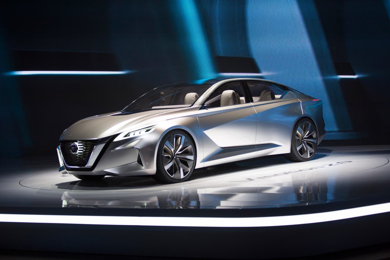 El Auto Show de Detroit 2017 sirvió como la plataforma de lanzamiento del
<b><a href="http://www.univision.com/noticias/a-bordo/nissan-se-atreve-a-mostrar-el-futuro-del-diseno-de-sus-automoviles-en-detroit-con-el-vmotion-20-video" target="_blank">Nissan Vmotion 2.0</a></b>, el más reciente de los cohetes de la marca japonesa. Durante los últimos 5 años Nissan ha mostrando consistentemente espectaculares conceptos que se han ido convirtiendo en modelos de producción. ¿Será el Vmotion 2.0 Concept el preludio al próximo Nissan Altima?