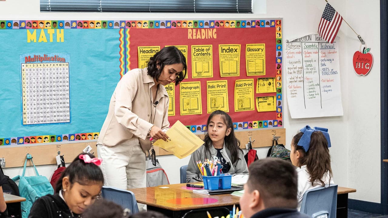 Aprueban la Proposición A en FBISD, una iniciativa que promete mejorar los sueldos de los maestros 