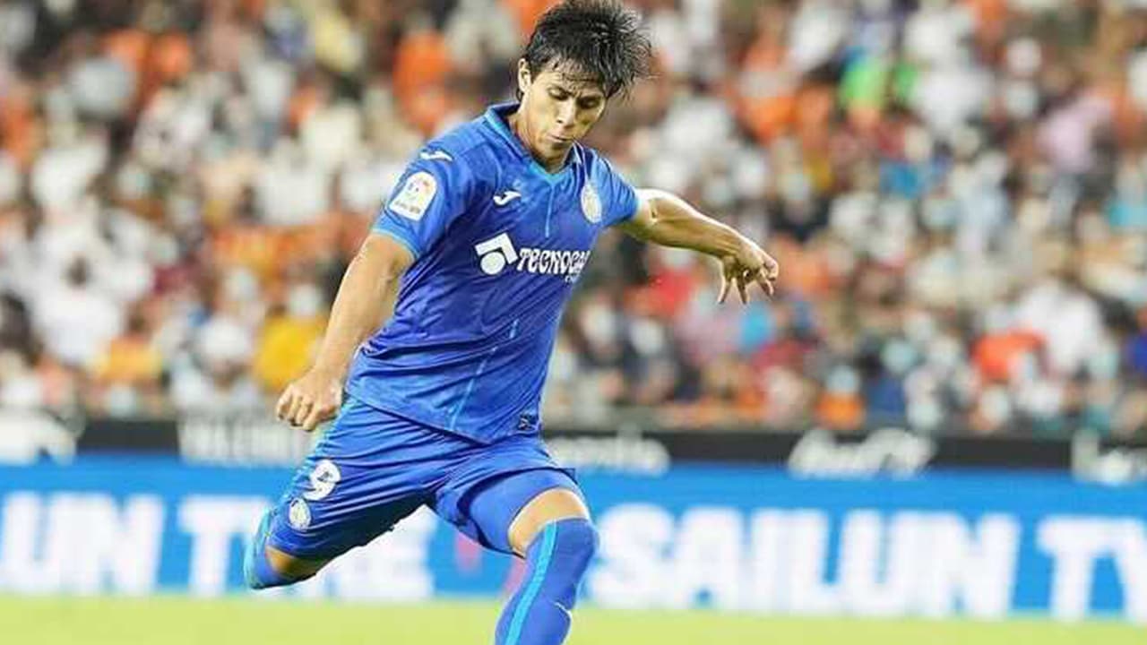 Chicharito 'bendice' debut de JJ Macías en España con el Getafe