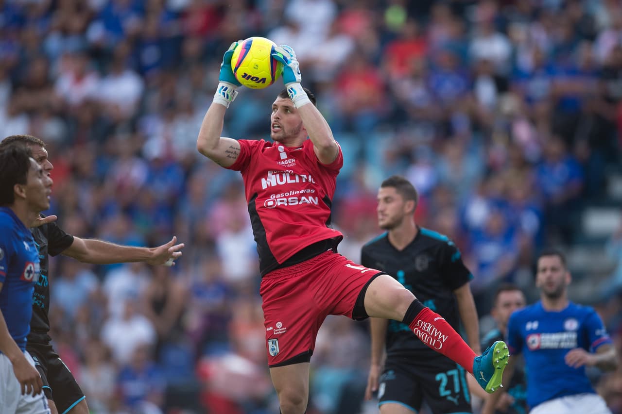 El arquero visitante Tiago Volpe apareció cuando se le necesitó para evitar que los locales abrieran el marcador.