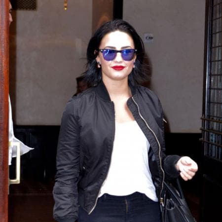 Mientras que la mañana de este jueves 16, 
<b>Lovato</b> dio a conocer que 
<b>cantará el himno nacional en el Super Bowl LIV</b>.
<br>