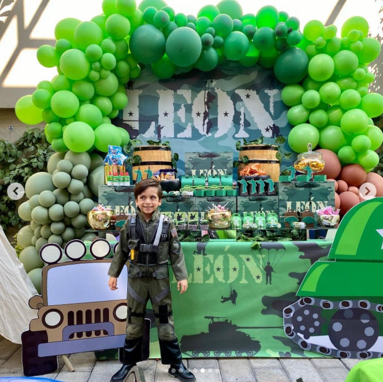 Jorge Salinas no publicó nada en su cuenta de Instagram respecto al festejo de los mellizos, pero sí le dio 'me gusta' a las fotos de la celebración que colgó su esposa. 
<br>