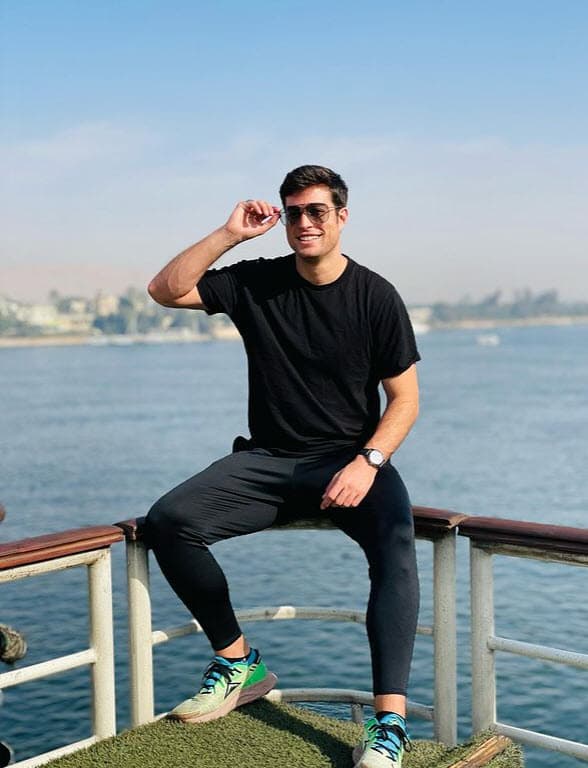 Carrera señaló que desconoce si ese romance es real, pues
<b>Renaud no lo ha confirmado</b> en las entrevistas con la prensa.
<br>