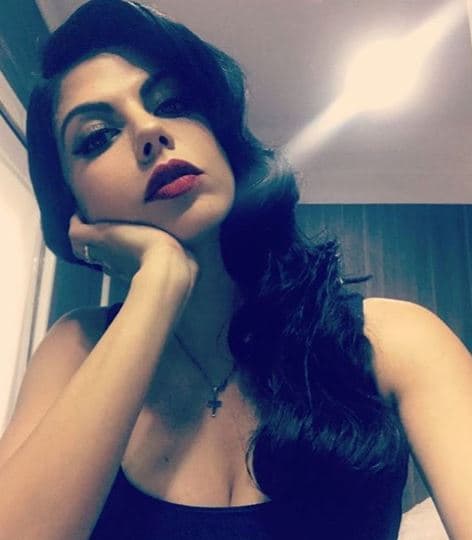 La actriz África Zavala confirmó ante los medios de comunicación su actual situación sentimental.