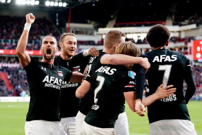 El AZ Alkmaar golea al PSV de Erick Gutierrez 4-0 en casa.