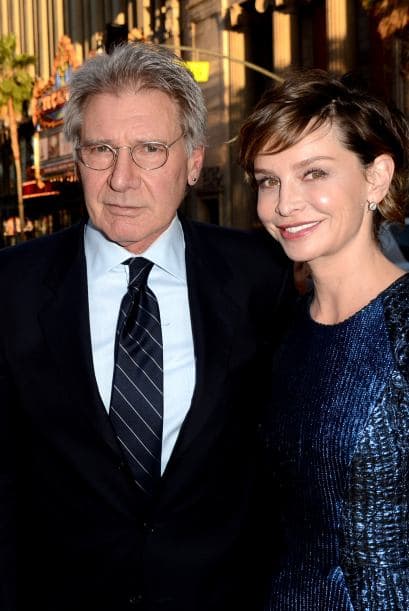 No obstante que hayan pasado los años, el actor Harrison Ford sigue teniendo el encanto de 'Han Solo' o eso lo afirma la relación de 10 años que lleva con la actriz.