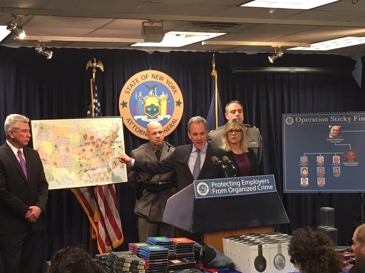 Desarticulan red que robó millones de dólares en equipos electrónicos a minoristas