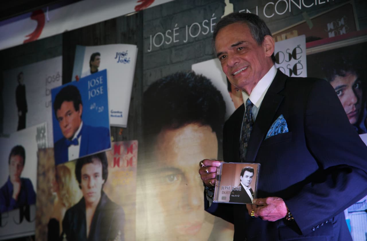 La carrera discográfica de José José nunca se detuvo. En 2015 lanzó un trabajo de duetos, que grabó en colaboración con otros artistas.