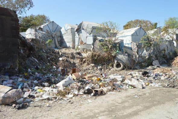 "A medida que la ayuda internacional comienza a disminuir después de haber sido excepcionalmente alta en respuesta al desastre, los indicadores sociales podrían revertirse si no se mantienen los esfuerzos, y si el crecimiento no aumenta", estima el Banco Mundial. Crédito: Evelyn Baker, Fusion